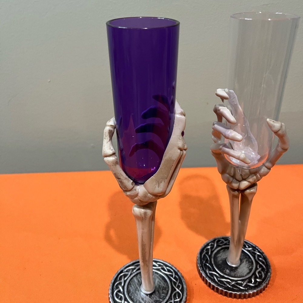 6/$25 Skeleton Hand Wine Glasses plastic - Picture 4 of 8